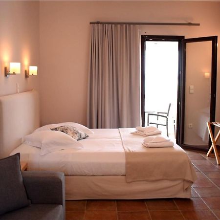 Trizonia Bay Hotel Екстериор снимка