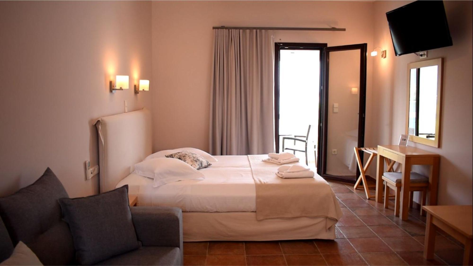 Trizonia Bay Hotel Екстериор снимка
